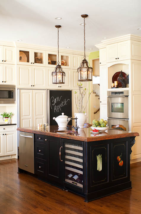 31-Black and White Classic Kitchen